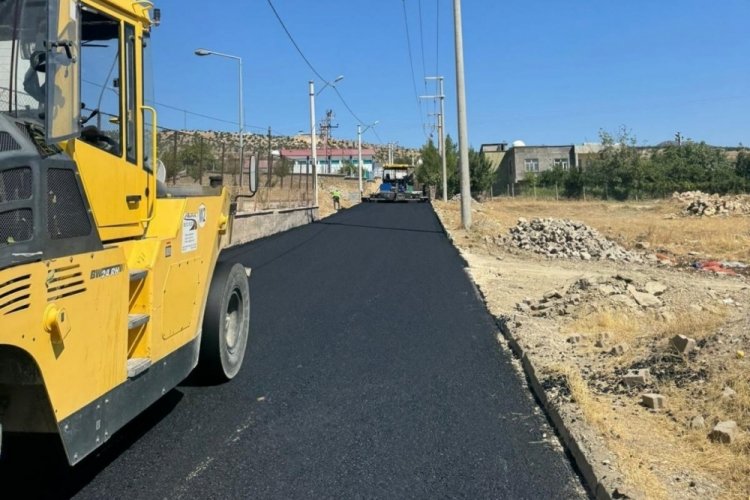 Diyarbakır'da yollar estetik g&ouml;r&uuml;n&uuml;m&uuml;ne kavuşuyor!