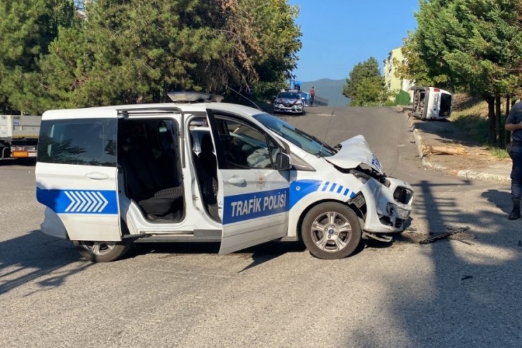 Polis otosuyla &ccedil;arpışan aracın s&uuml;r&uuml;c&uuml; yaralandı