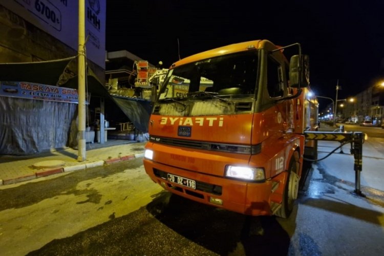 İşyerinde &ccedil;ıkan yangın korkuttu