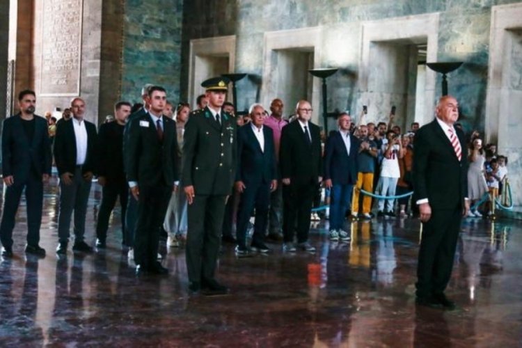T&Uuml;BAD'ın 20. yıl kutlamaları Anıtkabir ziyaretiyle başladı