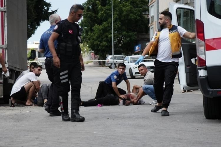Bursa'da 1 kişinin &ouml;ld&uuml;ğ&uuml; bı&ccedil;aklı kavgaya ilişkin 4 zanlı yakalandı