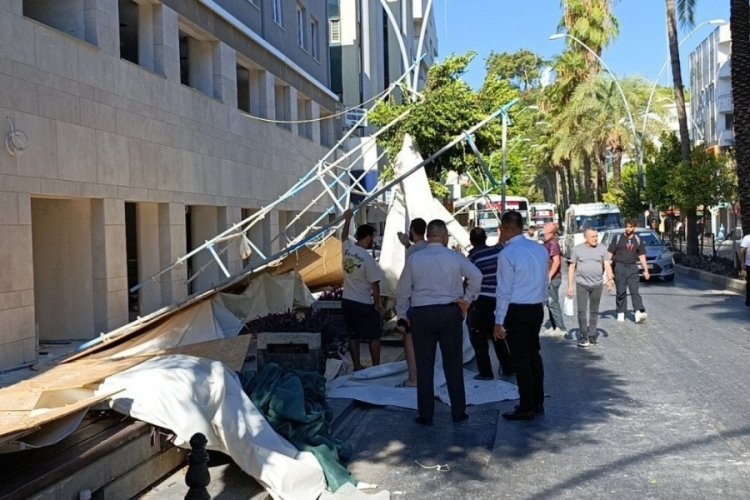 Tadilattaki bankanın iskelesi &ccedil;&ouml;kt&uuml;!