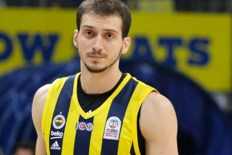 Fenerbah&ccedil;e, gen&ccedil; oyuncusu s&ouml;zleşmesini 2 yıl uzattı