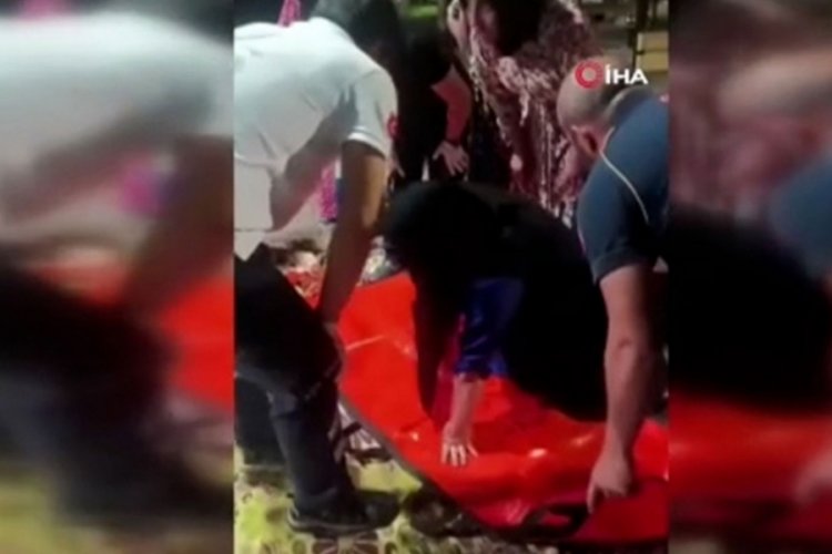 Kebap yerken karnına şiş saplandı!