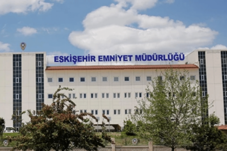 5 kişiyi bı&ccedil;akla yaralayan saldırgan adliyeye sevk edildi