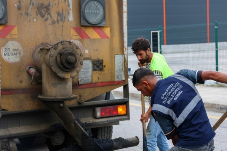 Sakarya'da altyapı &ccedil;alışması: Erenler estetik g&ouml;r&uuml;n&uuml;m&uuml;ne kavuşuyor!