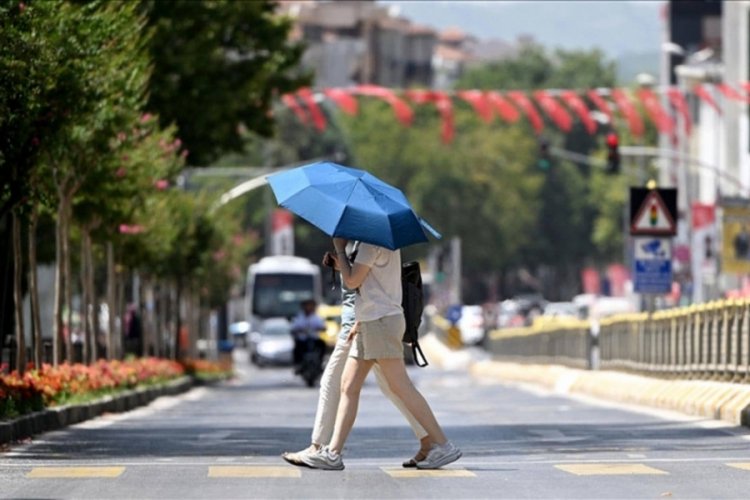 Sıcaklıklar &uuml;lke genelinde artarken iki b&ouml;lgede d&uuml;şecek