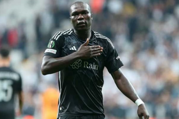 Ey&uuml;pspor, Aboubakar ile ilgili transfer iddialarını yalanladı