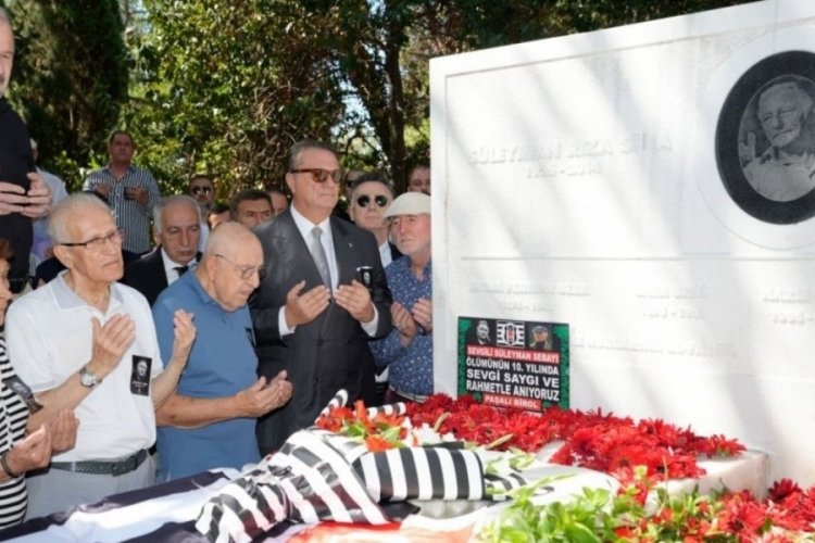 S&uuml;leyman Seba, sevdikleri tarafından mezarı başında anıldı