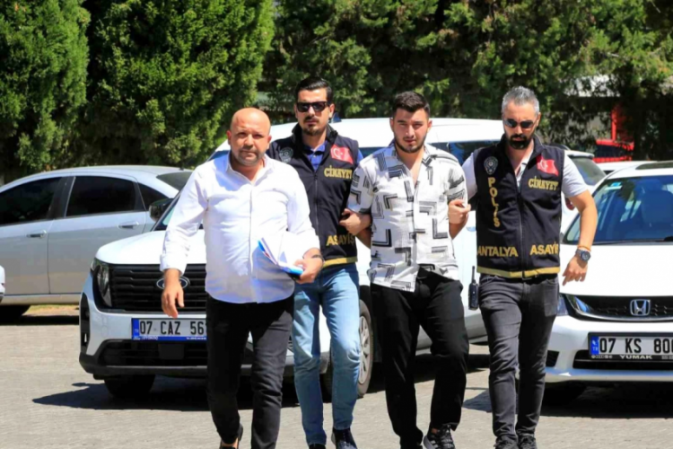 Antalya'da ticari taksi şof&ouml;r&uuml; silahla &ouml;ld&uuml;r&uuml;ld&uuml;