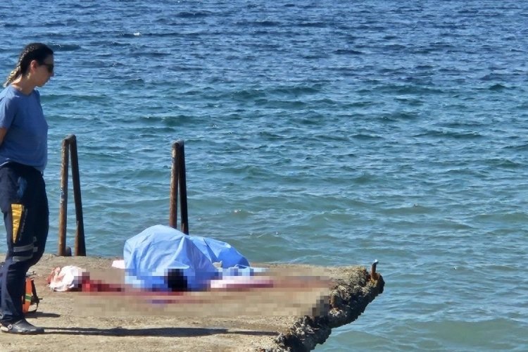 İzmir'de iskeleden denize atlarken dibe &ccedil;akıldı, hayatını kaybetti