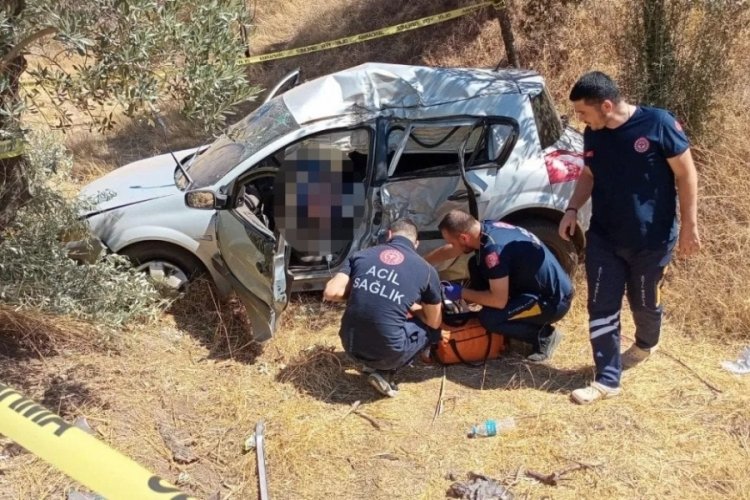 Aydın'da k&ouml;peğe &ccedil;arpmamak isteyen s&uuml;r&uuml;c&uuml; kaza yaptı: 2 &ouml;l&uuml;
