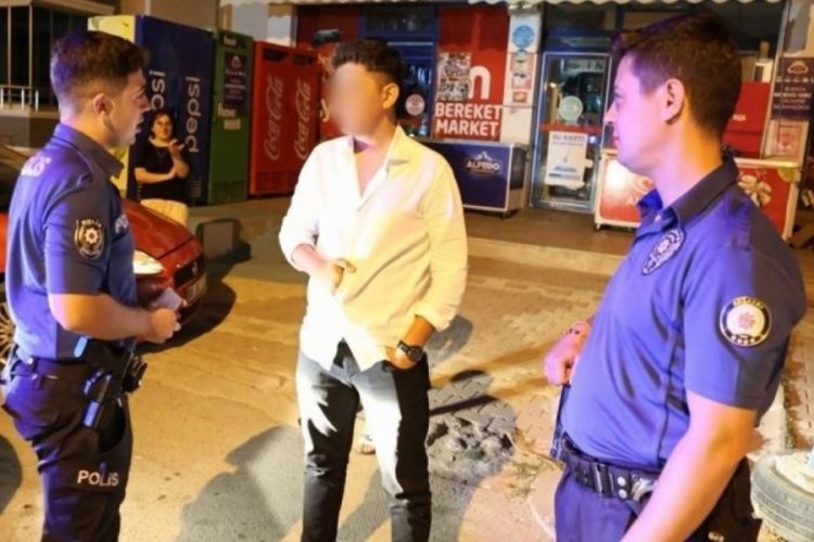 Aksaray'da polis "dur" ihtarına uymayarak ka&ccedil;an s&uuml;r&uuml;c&uuml;y&uuml; kovaladı