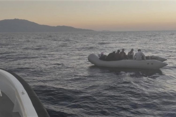 &Ccedil;anakkale a&ccedil;ıklarında 17 ka&ccedil;ak g&ouml;&ccedil;men kurtarıldı