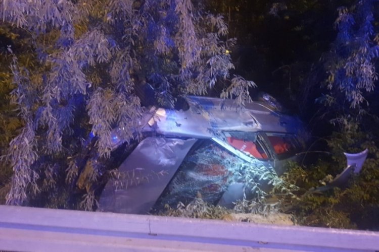 Burdur'da kontrolden &ccedil;ıkan otomobil şarampole devrildi: 4 yaralı