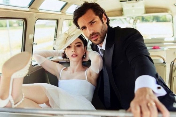 &Ouml;zge G&uuml;rel ile Serkan &Ccedil;ayoğlu evlilik yıl d&ouml;n&uuml;mlerini kutladı