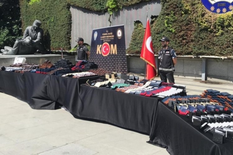 Ka&ccedil;ak&ccedil;ılık operasyonunda &uuml;nl&uuml; markaların &uuml;r&uuml;nleri sergilendi!