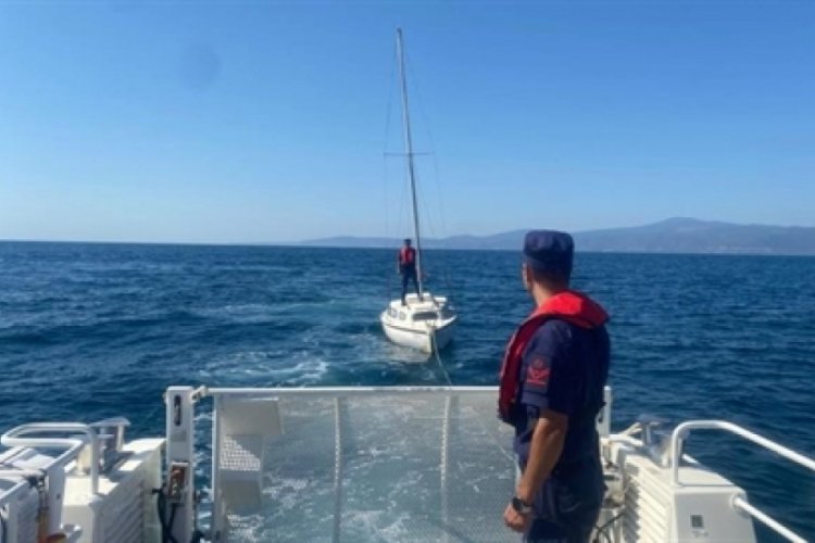 Bursa'da teknenin halatı koptu! Sahil G&uuml;venlik kıyıya &ccedil;ekti