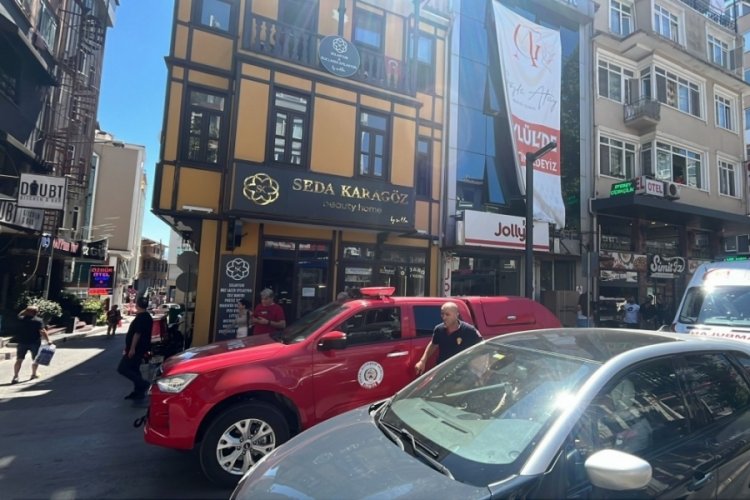 Kocaeli'de g&uuml;zellik merkezinde yangın paniği