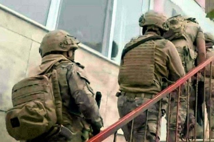 İzmir'de yeni operasyon! Peş peşe g&ouml;zaltılar