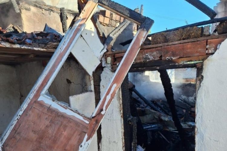 Elektrikli bisikletin şarj olan bataryası patladı