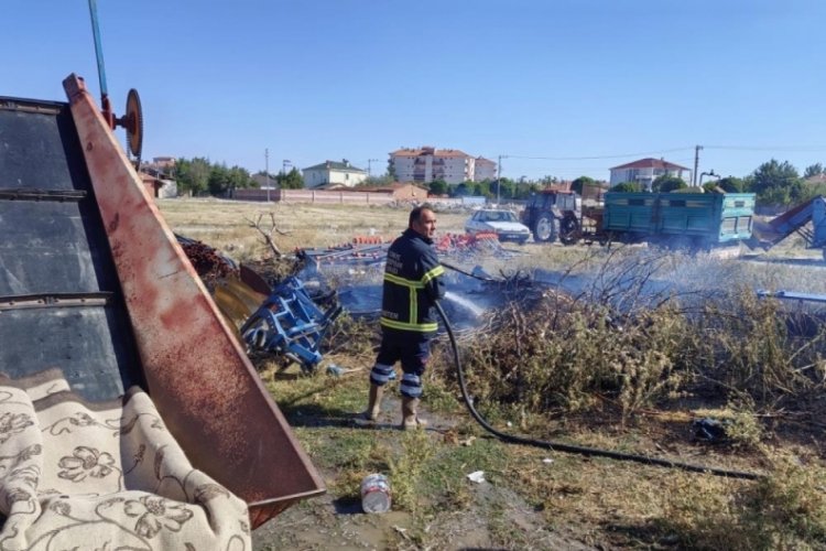 &Ccedil;akmakla oynayan &ccedil;ocuklar yangına neden oldu