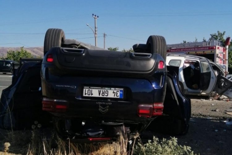 Malatya'da feci kaza: 2 &ouml;l&uuml; 4 yaralı