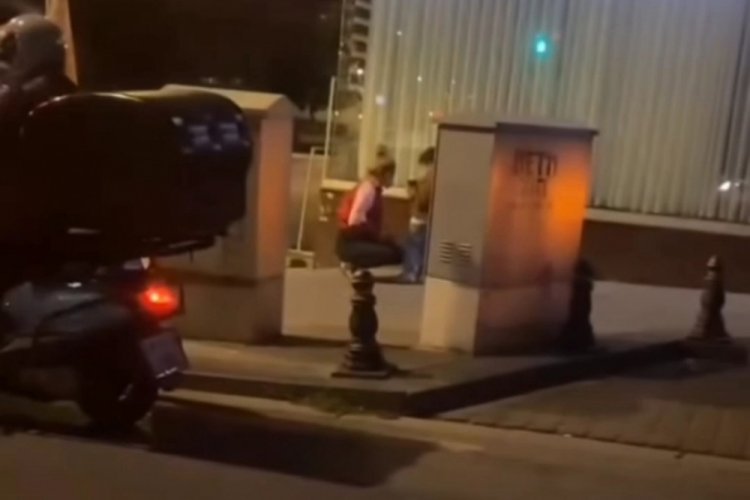 Sokak ortasında &ccedil;ocuğa uygulanan şiddet kamerada
