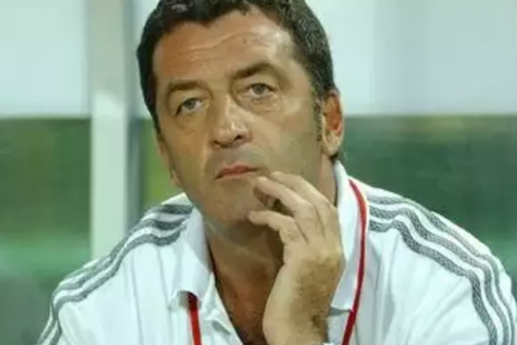 Bursaspor'un efsanesi Nejat Biyedi&ccedil; kimdir? Nejat Biyedi&ccedil; ka&ccedil; yaşında vefat etti? Nejat Biyedi&ccedil;'in hastalığı neydi? Nejat Biyedi&ccedil;'in Bursaspor'daki kariyeri...