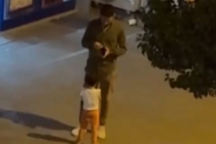 Bursa'da tepki &ccedil;eken g&ouml;r&uuml;nt&uuml;ler! K&uuml;&ccedil;&uuml;k &ccedil;ocuğu b&ouml;yle dilendirdiler&nbsp;