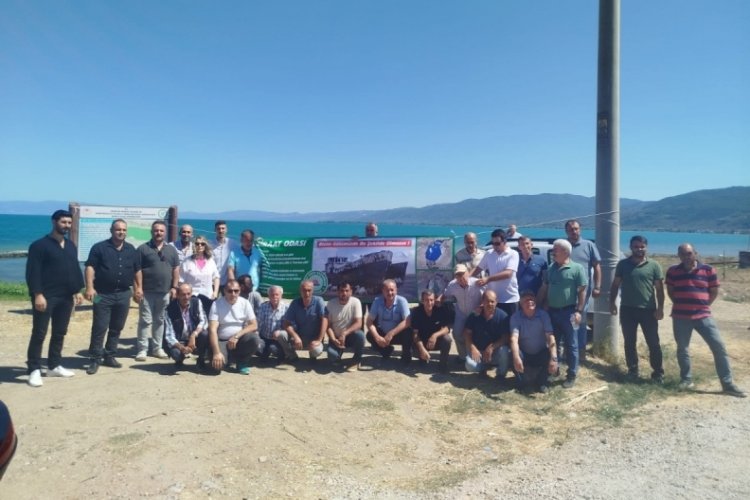 Bursa'da İznik G&ouml;l&uuml;'nde eylem! "Bizim g&ouml;l&uuml;m&uuml;zde Aral G&ouml;l&uuml; gibi olmasın"
