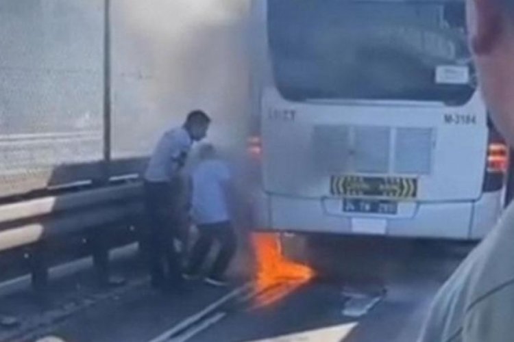 Metrob&uuml;ste korku dolu dakikalar!