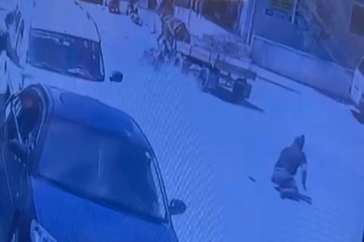 Sakarya'da kaçan at seyir halindeki motosiklete çarptı