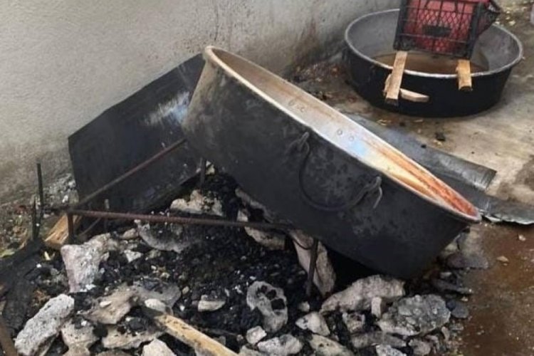Bursa'da kaynar sal&ccedil;a kazanı devrildi, 4 kişi yaralandı