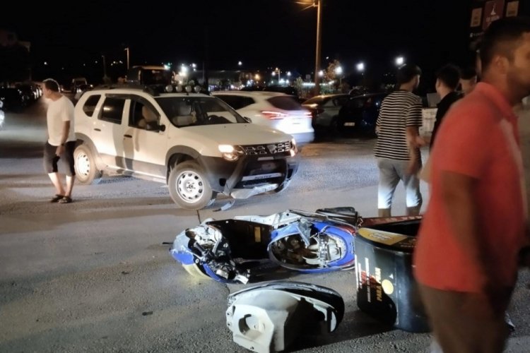 Bursa'da kurye motosikleti ile otomobil &ccedil;arpıştı!&nbsp;