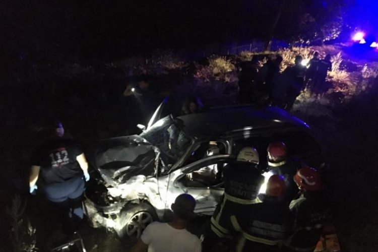 Kamyonla &ccedil;arpışarak takla atan otomobil 15 metreden u&ccedil;tu