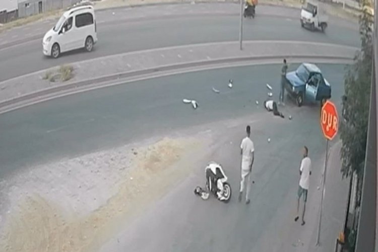 Motosiklet, ters y&ouml;nden gelen otomobil ile kafa kafaya &ccedil;arpıştı