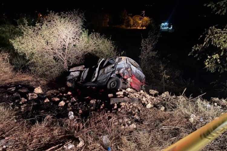 Tokat'ta feci kaza! Otob&uuml;sle otomobil &ccedil;arpıştı: 2 &ouml;l&uuml;, 2'si ağır 3 yaralı