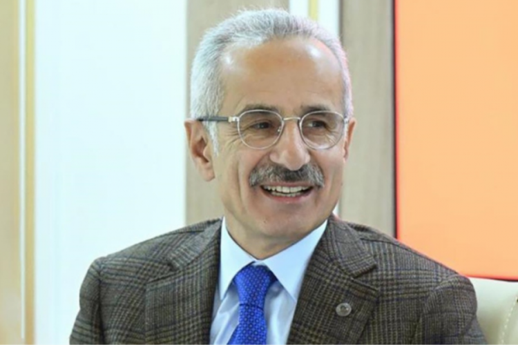 Uraloğlu'ndan otoyol ve k&ouml;pr&uuml; zamlarına ilişkin soruya yanıt