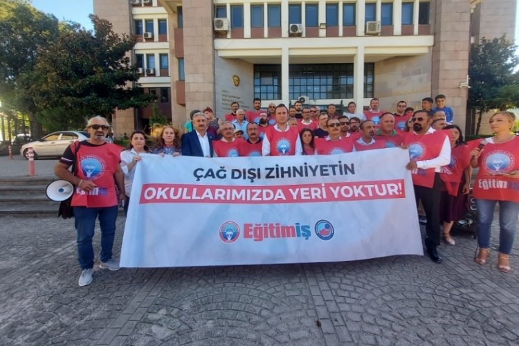 Bursa'da EĞİTİM-İŞ'ten okul m&uuml;d&uuml;r&uuml;ne tepki: Derhal g&ouml;revden alınmalıdır!
