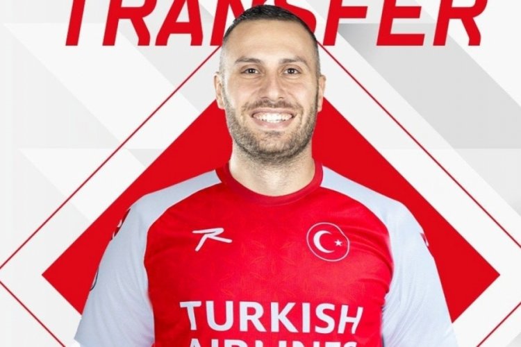&Ouml;zg&uuml;r Sarak, Macaristan yolcusu