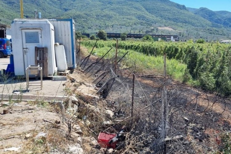 Bursa'da bulunan fabrika yanında &ccedil;ıkan yangın panik yarattı