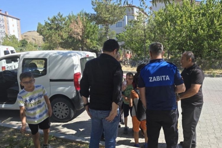 &Ccedil;orum'da başıboş k&ouml;pekler yolda y&uuml;r&uuml;yen &ccedil;ocuklara saldırdı