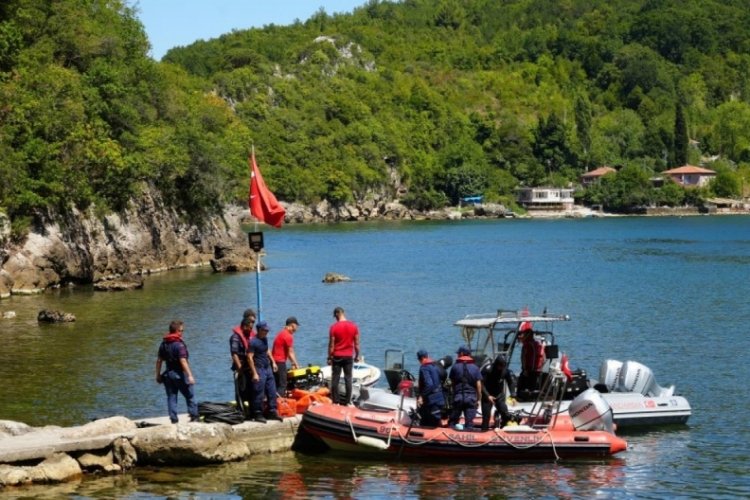 Kastamonu'da teknenin batması sonucu kaybolan kaptanı arama &ccedil;alışmaları s&uuml;r&uuml;yor
