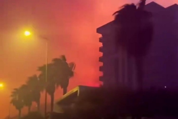 İzmir'deki yangın evlere sı&ccedil;radı!