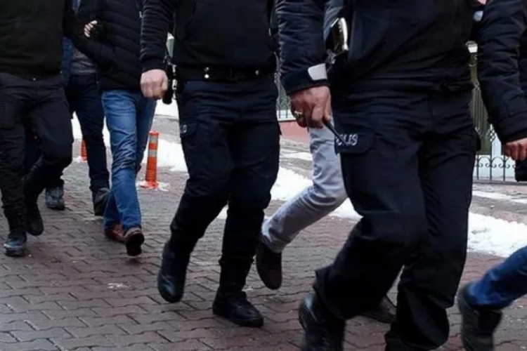 Bursa dahil 3 ilde usuls&uuml;z işlem yapan 17 ş&uuml;phelinin emniyetteki işlemleri devam ediyor