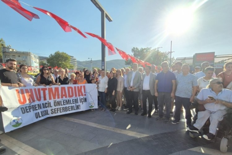 Bursa'da meslek odaları ve sendikalar 1999 depremine &ouml;zel a&ccedil;ıklamada bulundu
