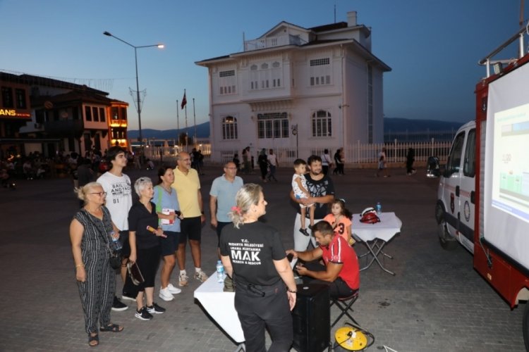 Bursa'da MAK ekipleri deprem konusunda bilgilendirme yaptı