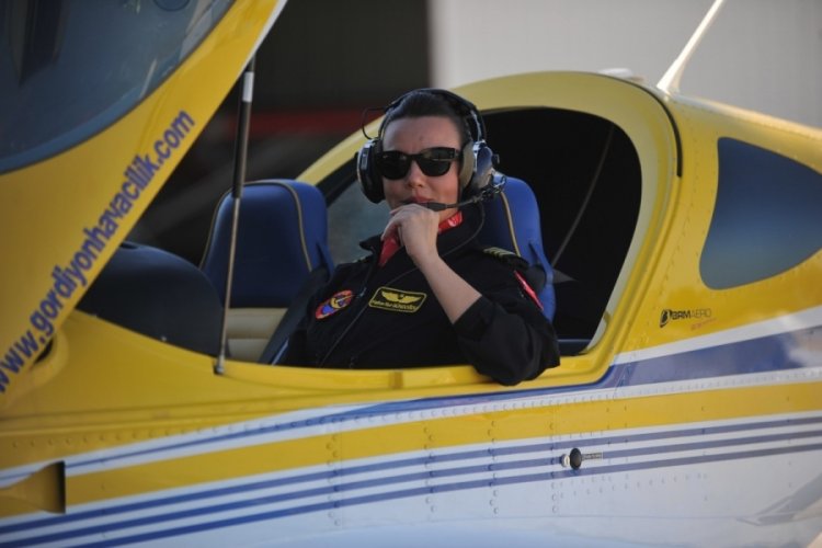 T&uuml;rkiye'nin tek kadın pilotu, Bursa Şube Başkanı G&uuml;ndoğdu projeleriyle dikkat &ccedil;ekiyor!