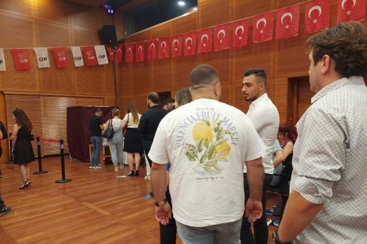 Bursa CHP Osmangazi Gen&ccedil;lik Kolları'nda başkan belli oluyor! &nbsp;Oy kullanma işlemleri başladı&nbsp;
